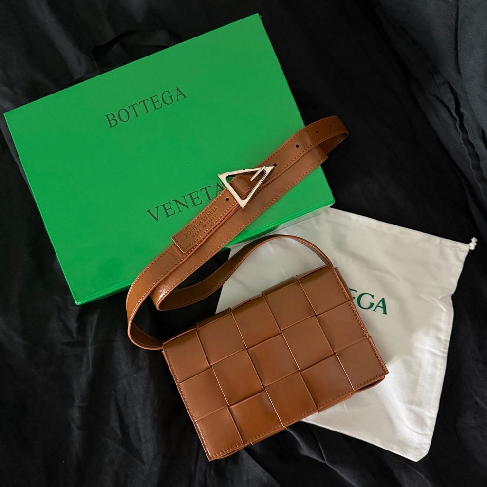 Bottega Veneta Leather Brown Cassette Bag